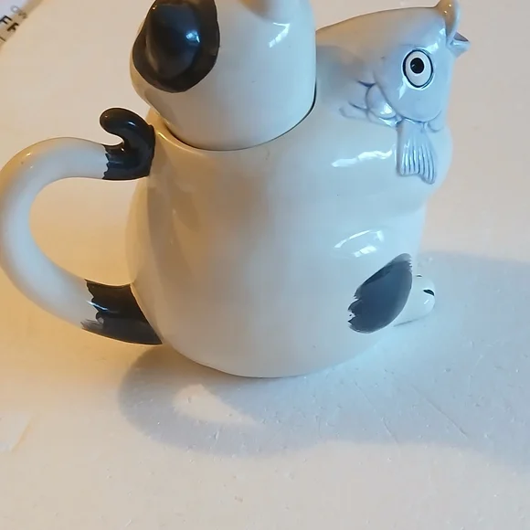Ceramic Cat and Fish Teapot - Picture 3 of 3